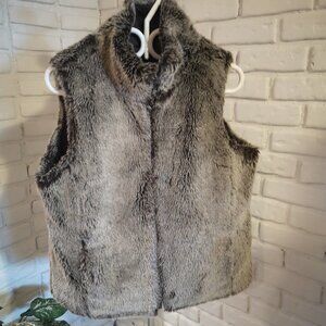 Reitman's Ladies Reversible Full Zip Straight Fit Vest